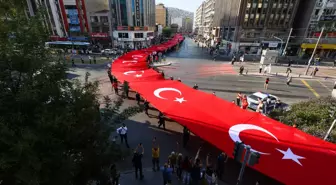 İzmir'in düşman işgalinden kurtuluşunun 99. yıl dönümü kutlamaları bayrak yürüyüşüyle başladı