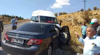 Otomobil ile minibüs çarpıştı: 11 yaralı