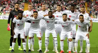 Sivasspor'da 11 futbolcu geldi, 8 gitti