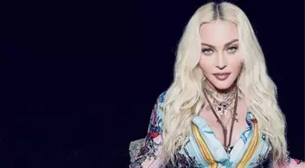 63 yaşındaki Madonna, yatakta üstsüz pozuyla gündeme bomba gibi düştü