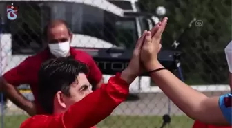 Tokyo'dan madalyayla dönen Öztürk kardeşler, Trabzonsporlu futbolcularla bir araya geldi