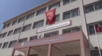 Bakan Özer, Mersin Toroslar Mimar Sinan Mesleki ve Teknik Anadolu Lisesi'nde incelemelerde bulundu