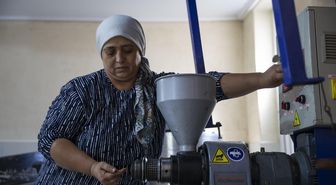 Devletten aldığı destek ile çitlembik yağı üretti, kilosu 200 liradan satılıyor