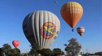 ÜRGÜP'TEKİ FESTİVALDE İLK DOZ AŞISINI YAPTIRAN 100 KİŞİ BALONA BİNDİ