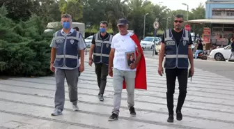 Elinde kızının fotoğrafı, sırtında Türk Bayrağı ile Ankara'ya yürüyor