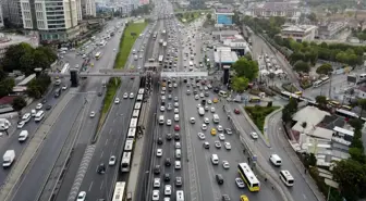 İstanbul'da trafik yoğunluğu yaşanıyor