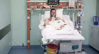 Hastanede Kovid-19 tedavisi süren genç, aşı olmamanın pişmanlığını yaşıyor
