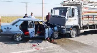 Hayvan yüklü kamyonet ile otomobil çarpıştı: 3'ü çocuk 9 yaralı