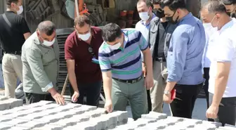 Cizre Kaymakamı Tunç, beton parke ve boru üretim tesisinde incelemelerde bulundu