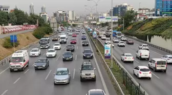 İstanbul'da sabah saatlerinde trafik yoğunluğu yaşanıyor