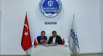 Kağıtspor voleybolda imzalar atıldı