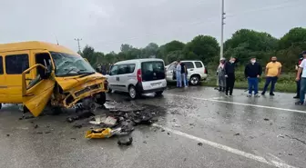 Samsun'da 3 aracın karıştığı trafik kazasında 4 kişi yaralandı