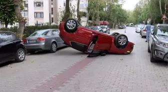 Ara sokakta ters dönmüş aracı görenler gözlerine inanamadı! Sürücüsü hafif yaralı olarak kurtuldu