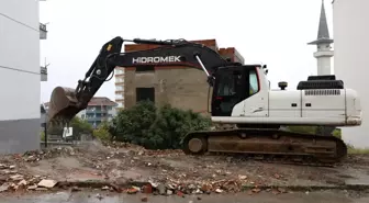 İlkadım'da metruk binalar yıkılıyor