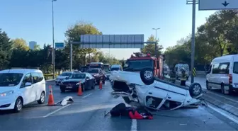 Sarıyer'de servis minibüsüne çarpan otomobilin takla attığı kazada 2 kişi yaralandı