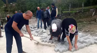 Tokat'ta köylü kadınlar, kilit parke çalışmalarına katıldı