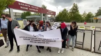 Yangın çıkarılarak öldürüldüğü iddia edilen çocuğun annesi ve erkek arkadaşı yargılanıyor