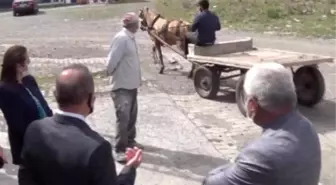 ARDAHAN VALİSİ AŞIYA İKNA ETTİ; AT ARABASIYLA KİMLİĞİNİ ALMAYA GİTTİ