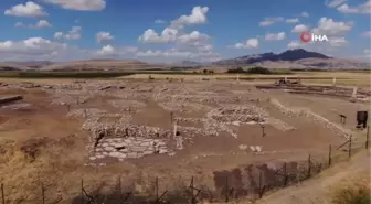 Çayönü Höyüğünde sandık tipi mezar çıktı