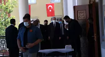 Cumhurbaşkanı Erdoğan, Cuma namazını Mersin'de Emir Sultan Camiinde kıldı