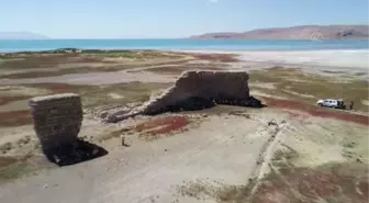 Son dakika haberleri... Van Gölü'ndeki çekilme ciddi boyutlara ulaştı (2)