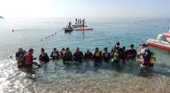 Antalya'da dünyaca ünlü Konyaaltı Sahili'nde kıyı ve deniz dibi temizliği yapıldı