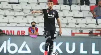 Beşiktaş kabusu yaşıyor! Mehmet Topal ve Necip Uysal, Antalyaspor maçında sakatlandı