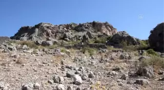 Sillyon Antik Kenti'nde demirci ve bıçak atölyesi bulundu