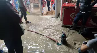 Van'da sağanak sele neden oldu, ev ve dükkanlar su altında kaldı