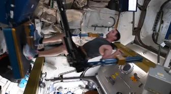 Fransız astronot, uzayda yaptığı egzersizin görüntüsünü paylaştı