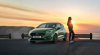 Yenilenen Ford Fiesta hibrit seçeneğiyle geliyor