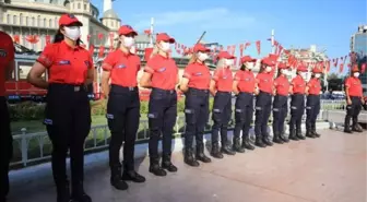 İTFAİYE HAFTASI... TULUMBACILAR İSTİKLAL CADDESİ'NDE NARA ATTI