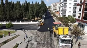 Aliağa Belediyesi sıcak asfalt serim çalışmalarını sürdürüyor