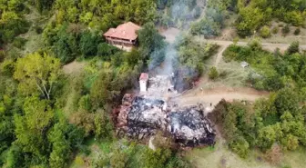 Karabük'te çıkan yangında 4 ev kullanılamaz hale geldi