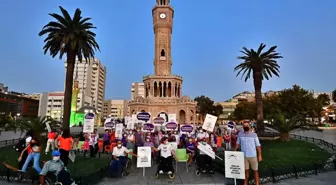 Tarihi Saat Kulesi Alzheimer Günü için mora büründü