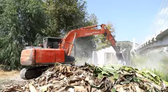 Dimçayı yolu üzerinde bulunan kaçak yapılar yıkıldı