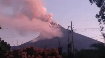 Guatemala'daki Fuego Yanardağı faaliyete geçti