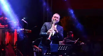 Hüsnü Şenlendirici, 19. Mersin Uluslararası Müzik Festivali'nde sahne aldı