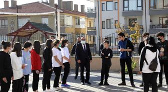 Başkan Altınok'un servisleri gençlerden alkış aldı