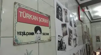 Elazığ'da bir vatandaş, işlettiği lokantanın duvarlarını Yeşilçam oyuncularının posterleri ile donattı