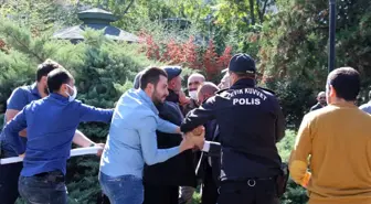 Aşı karşıtlarının mitinginde polise yumruk atan kişi gözaltına alındı