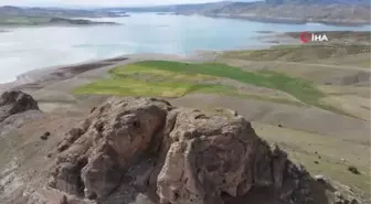 Elazığ'da Urartular dönemine ait olan Tanrıverdi Kalesi ilk günkü ihtişamını koruyor