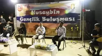 Gençlik buluşmasına katılan kaymakam hem saz çaldı, hem türkü söyledi