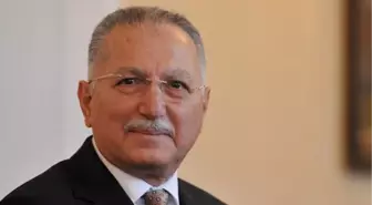 Ekmeledin İhsanoğlu kimdir? Ekmeledin İhsanoğlu kaç yaşında, nereli? Ekmeledin İhsanoğlu hayatı ve biyografisi!