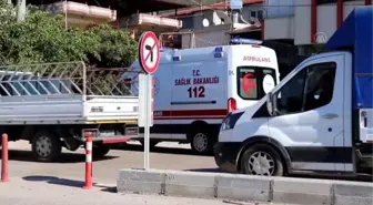 Minibüs ile çarpışan tarım aracındaki 3 kişi yaralandı