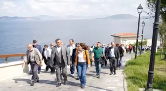 Demokrasinin uç beyleri Demokrasi Adası'nda