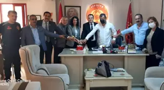 Manisalı Muhtarlardan İtfaiye'ye Kutlama Ziyareti