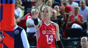 Milli voleybolcu Eda Erdem'den ödül töreninde alkış tufanı kopartan konuşma