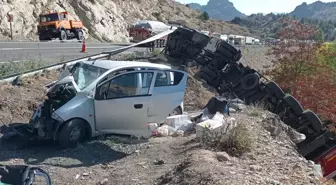 Son dakika: Niğde'de tırla çarpışan otomobilin sürücüsü öldü