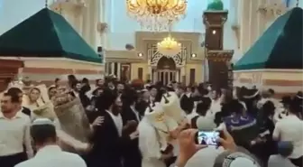 Yahudilerin cami basıp dans ettiği görüntüler sosyal medyada tepki çekti